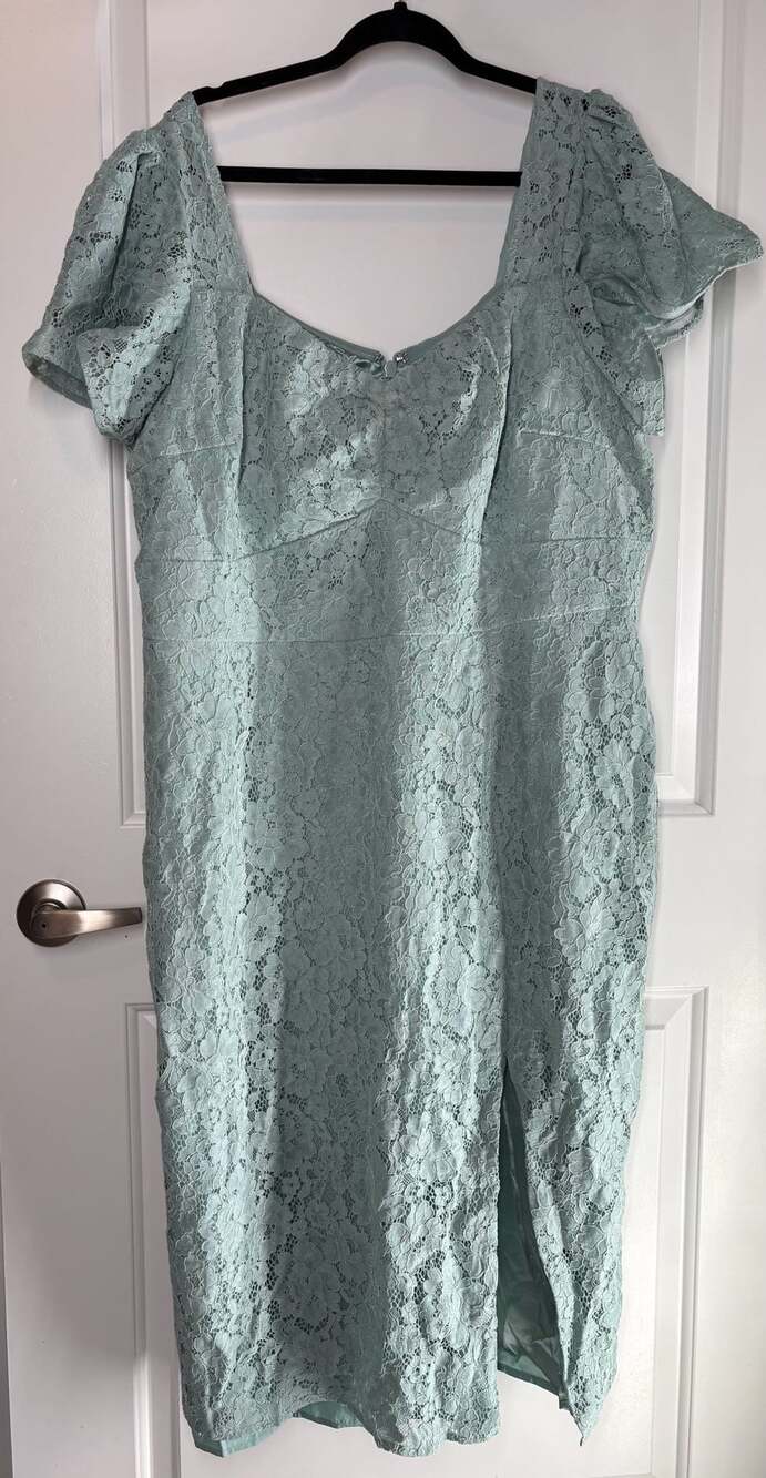 City Chic Maisie Lace Midi Dress Size 22/XL Sage Green-  NWOT